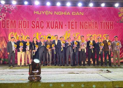 Nghĩa Đàn tiếp nhận 2,9 tỷ đồng từ “Đêm hội sắc xuân – Tết nghĩa tình” năm 2025